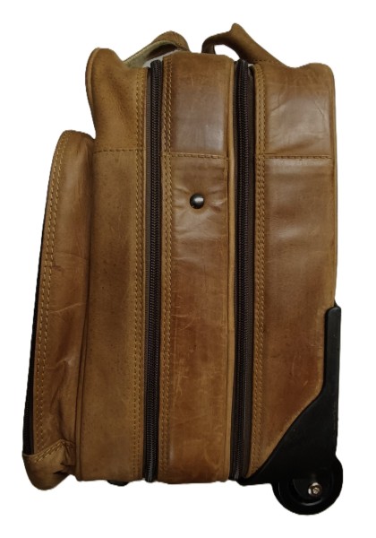 Brauner Pilotenkoffer AIR1 aus Leder - mit Gebrauchsspuren Brauner Pilotenkoffer AIR1 aus Leder - mit Gebrauchsspuren