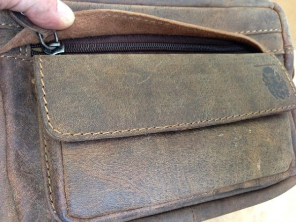 Handgelenktasche SCHLÜTER aus braunem Leder Handgelenktasche SCHLÜTER aus braunem Leder