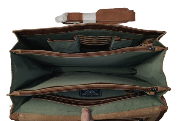 Große Aktentasche HEDIN aus Weideland-Leder - mit leichten Gebrauchsspuren Große Aktentasche HEDIN aus Weideland-Leder - mit leichten Gebrauchsspuren