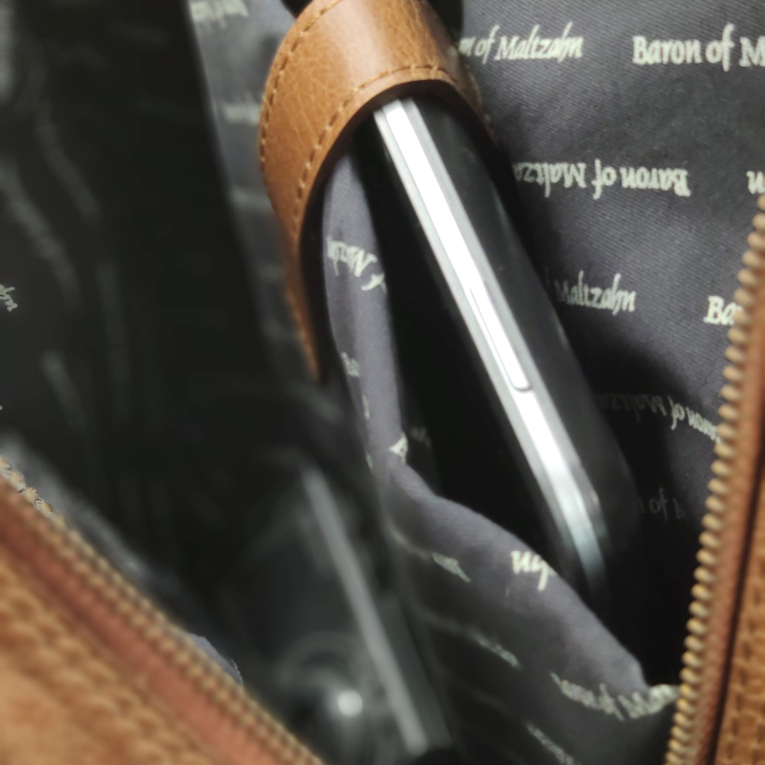 Innenansicht-Cityrucksack-smart-Leder-braun