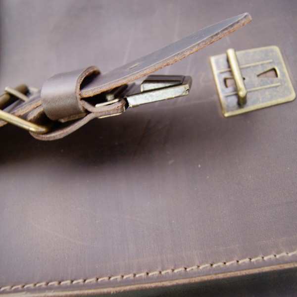 Ledertasche mit gut verstecktem Schloß Ledertasche mit gut verstecktem Schloß