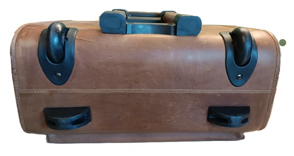 Pilotenkoffer WRIGHT aus braunem Leder - mit leichten Gebrauchsspuren Pilotenkoffer WRIGHT aus braunem Leder - mit leichten Gebrauchsspuren